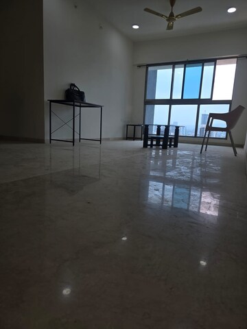 Room in 4 BHK Apartment at Rajesh Raj Infinia, Malad West – for Rent