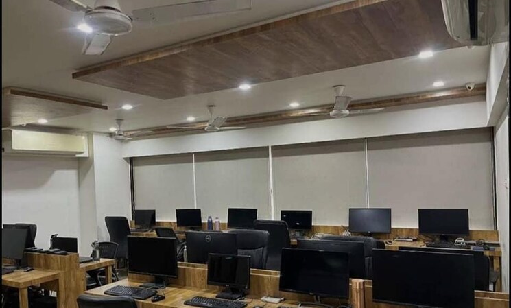 Team Area, scheme no 140 Commercial Office Space 1600 Sq.Ft. In Scheme No 140 Indore 8658313