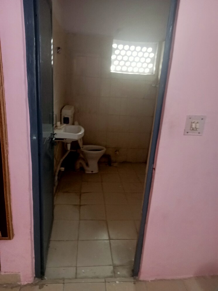 Bathroom, sulabh-awas 2 Bedroom 700 Sq.Ft. Apartment In Gomti Nagar Lucknow 8658404