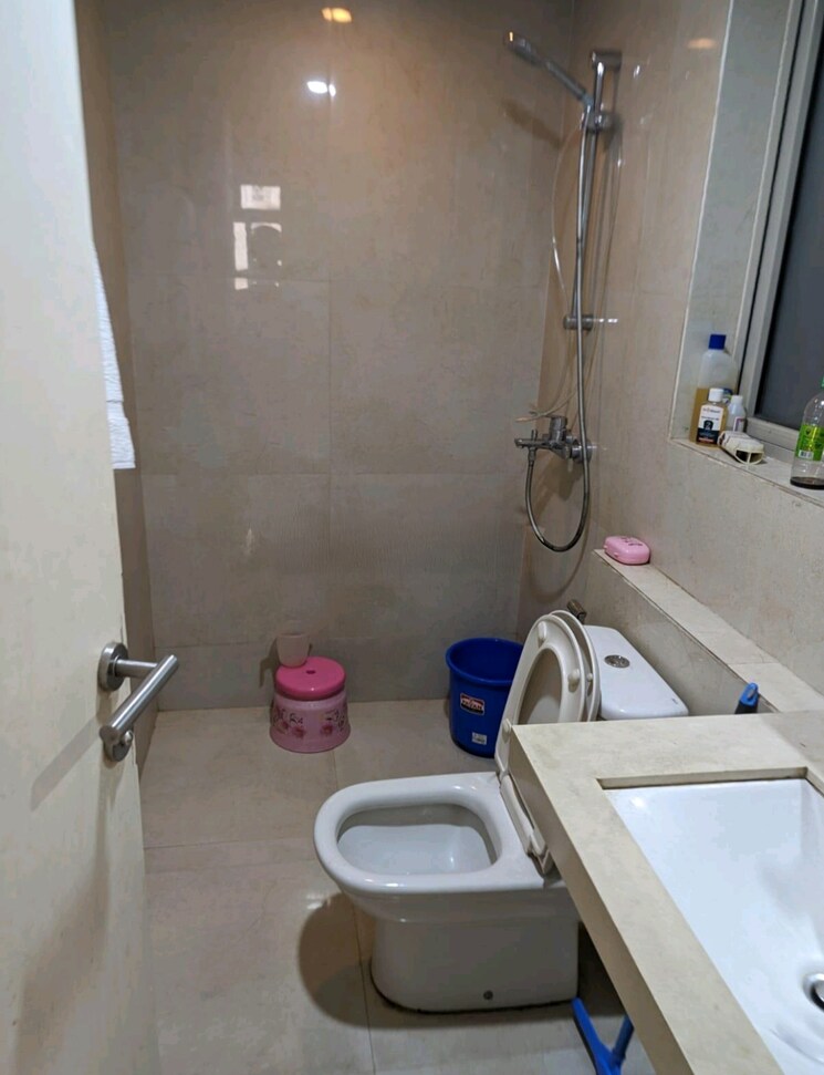 Bathroom, hiranandani-estate 2 Bedroom 950 Sq.Ft. Apartment In Ghodbunder Road Thane 8658402