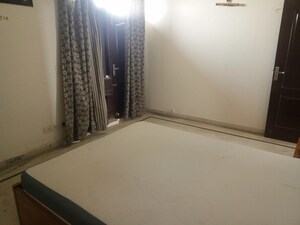 Room in 3.5 BHK Apartment at Swaran Villa Friends Apartments, Sector 52 – for Sale