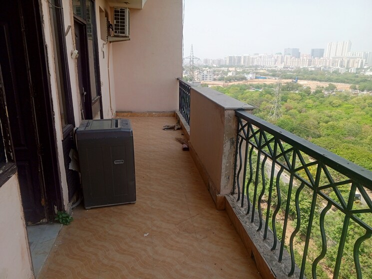 Balcony, swaran-villa-friends-apartments 3.5 Bedroom 240 Sq.Yd. Apartment In Sector 52 Gurgaon 8658474
