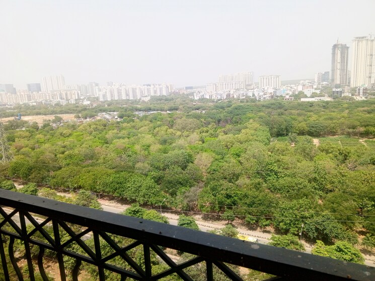 Balcony, swaran-villa-friends-apartments 3.5 Bedroom 240 Sq.Yd. Apartment In Sector 52 Gurgaon 8658474