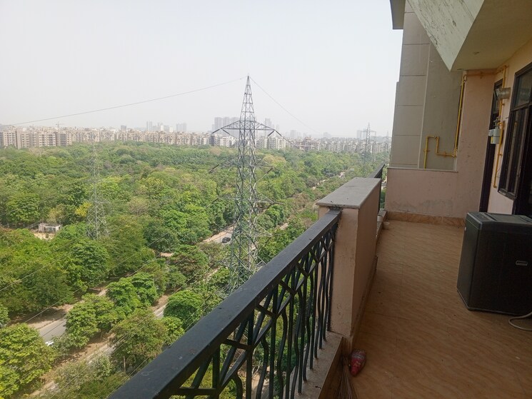 Balcony, swaran-villa-friends-apartments 3.5 Bedroom 240 Sq.Yd. Apartment In Sector 52 Gurgaon 8658474