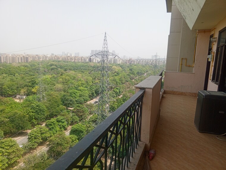 Balcony, swaran-villa-friends-apartments 3.5 Bedroom 240 Sq.Yd. Apartment In Sector 52 Gurgaon 8658474