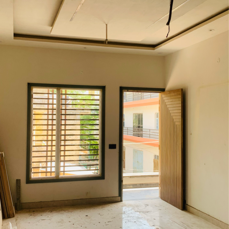 Room, lohgarh 4 Bedroom 150 Sq.Yd. Independent House In Lohgarh Zirakpur 8658526