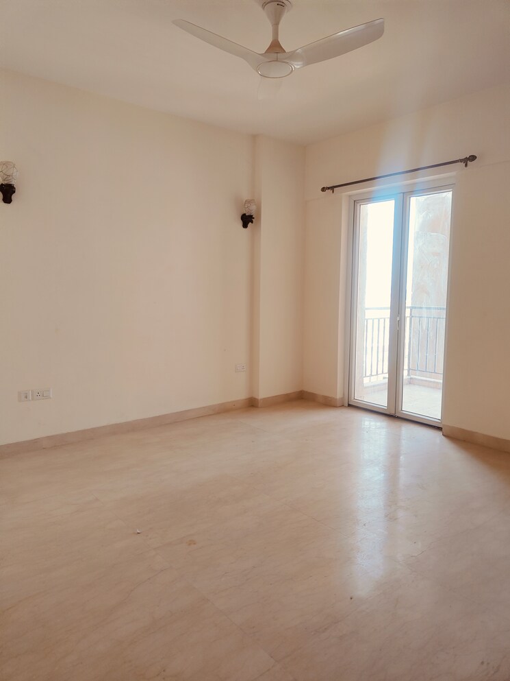 Room, crown-plaza-mall 2 Bedroom 160 Sq.Yd. Villa In Sector 15a Faridabad 8658535