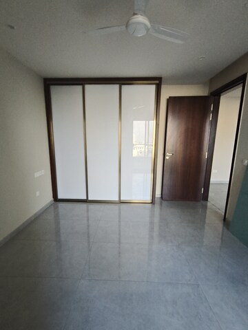 Room in 3.5 BHK Apartment at Aerocity – for Rent
