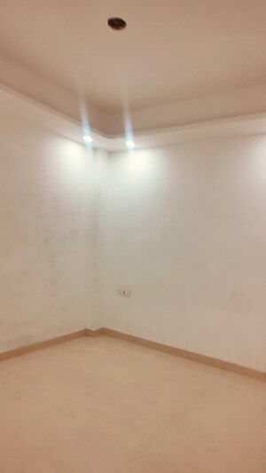 Room in 3.5 BHK Builder Floor at Parklands, Sector 85 – for Sale