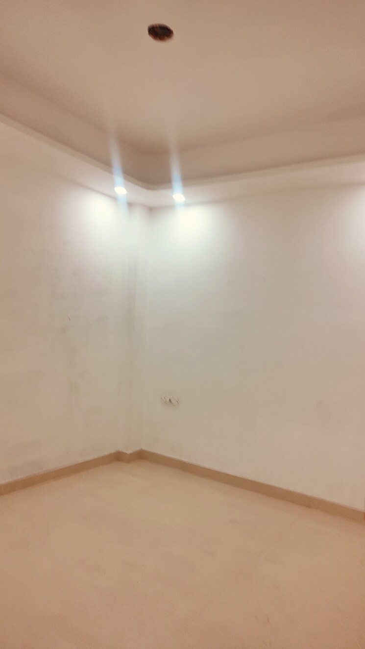 Room, parklands 3.5 Bedroom 250 Sq.Yd. Builder Floor In Sector 85 Faridabad 8658952