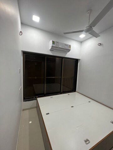 Furnished Amenities in 2 BHK Apartment at Dosti Eastern Bay, Wadala – for Rent