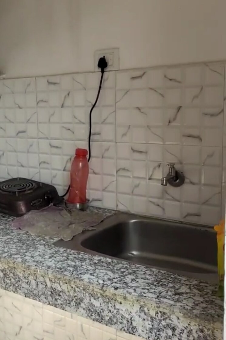 Kitchen, moti nagar 3 Bedroom 520 Sq.Yd. Builder Floor In Moti Nagar Delhi 8659020