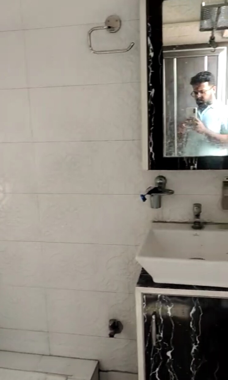 Bathroom, moti nagar 3 Bedroom 520 Sq.Yd. Builder Floor In Moti Nagar Delhi 8659020