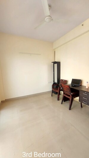 Room in 3 BHK Apartment at Mahagun Moderne Low Rise, Sector 78 – for Sale