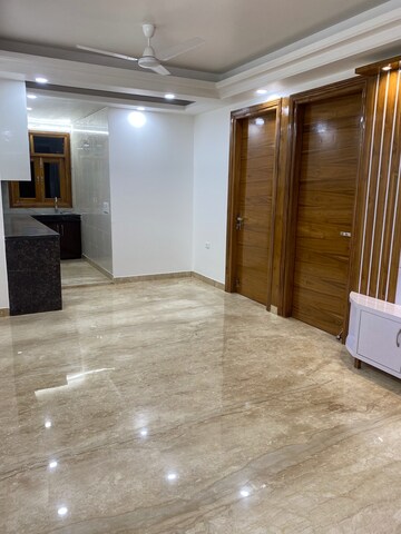 Room in 3 BHK Builder Floor at Vasant Enclave – for Sale