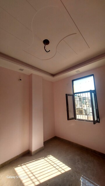 Room in 3 BHK Apartment at Mahagun Mywoods, Sector 16c Greater Noida – for Rent