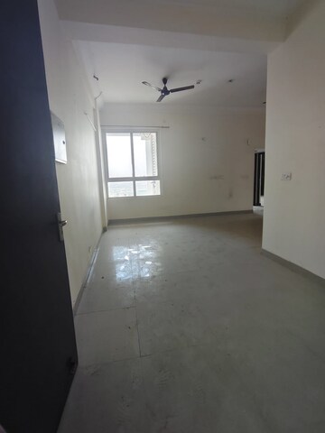 Room in 3 BHK Apartment at Assotech Windsor Court, Sector 78 – for Rent
