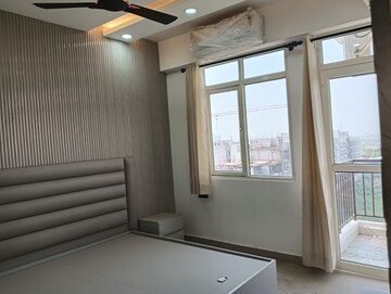 Room in 2 BHK Apartment at Suncity Avenue 76, Sector 76 – for Rent