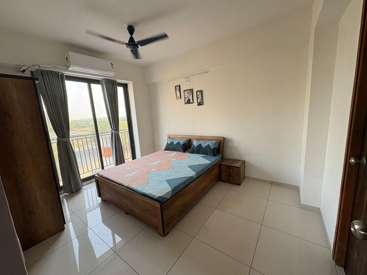 Room, vaishnodevi circle 3 Bedroom 1566 Sq.Ft. Apartment In Vaishnodevi Circle Ahmedabad 8659490