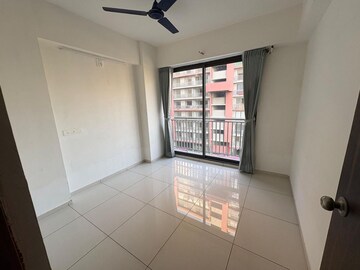 Room in 3 BHK Apartment at Vaishnodevi Circle – for Rent