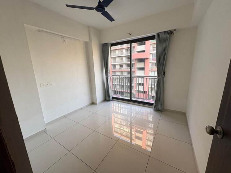 Room, vaishnodevi circle 3 Bedroom 1566 Sq.Ft. Apartment In Vaishnodevi Circle Ahmedabad 8659490