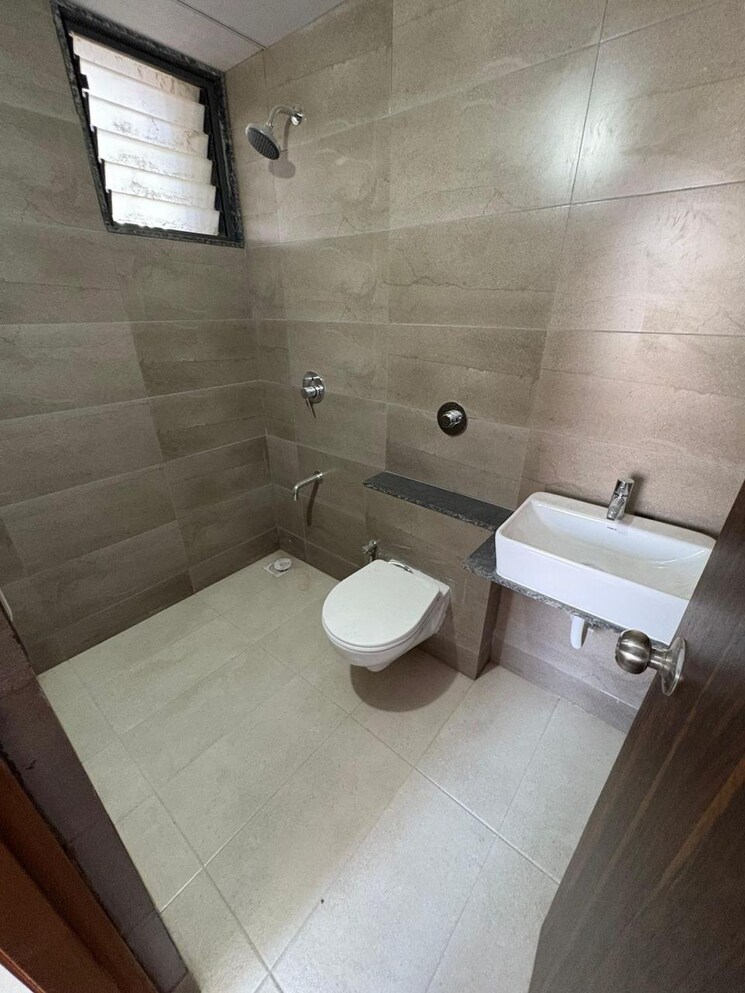 Bathroom, vaishnodevi circle 3 Bedroom 1566 Sq.Ft. Apartment In Vaishnodevi Circle Ahmedabad 8659490