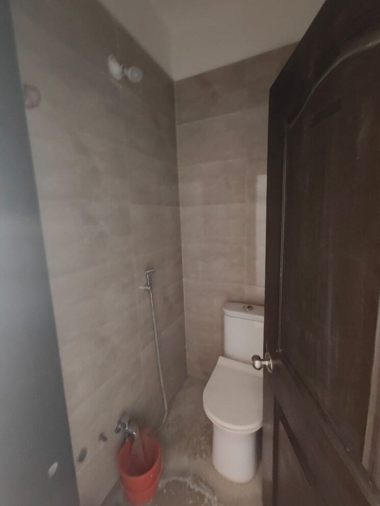 Washroom, kundan-the-peak Commercial Office Space 500 Sq.Ft. In Nibm Road Pune 8659941