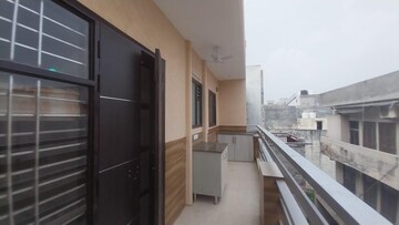 Kitchen in 2 BHK Builder Floor at Jal Vihar Colony, Sector 46 – for Rent
