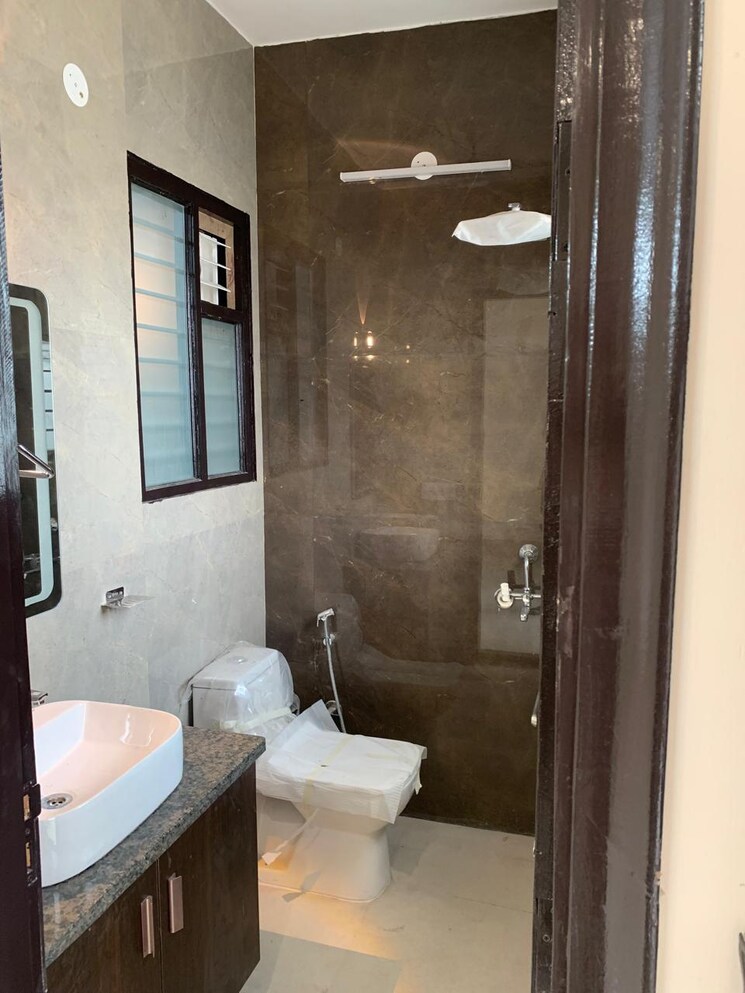 Bathroom, jal-vihar-colony 2 Bedroom 1800 Sq.Ft. Builder Floor In Sector 46 Gurgaon 8659608