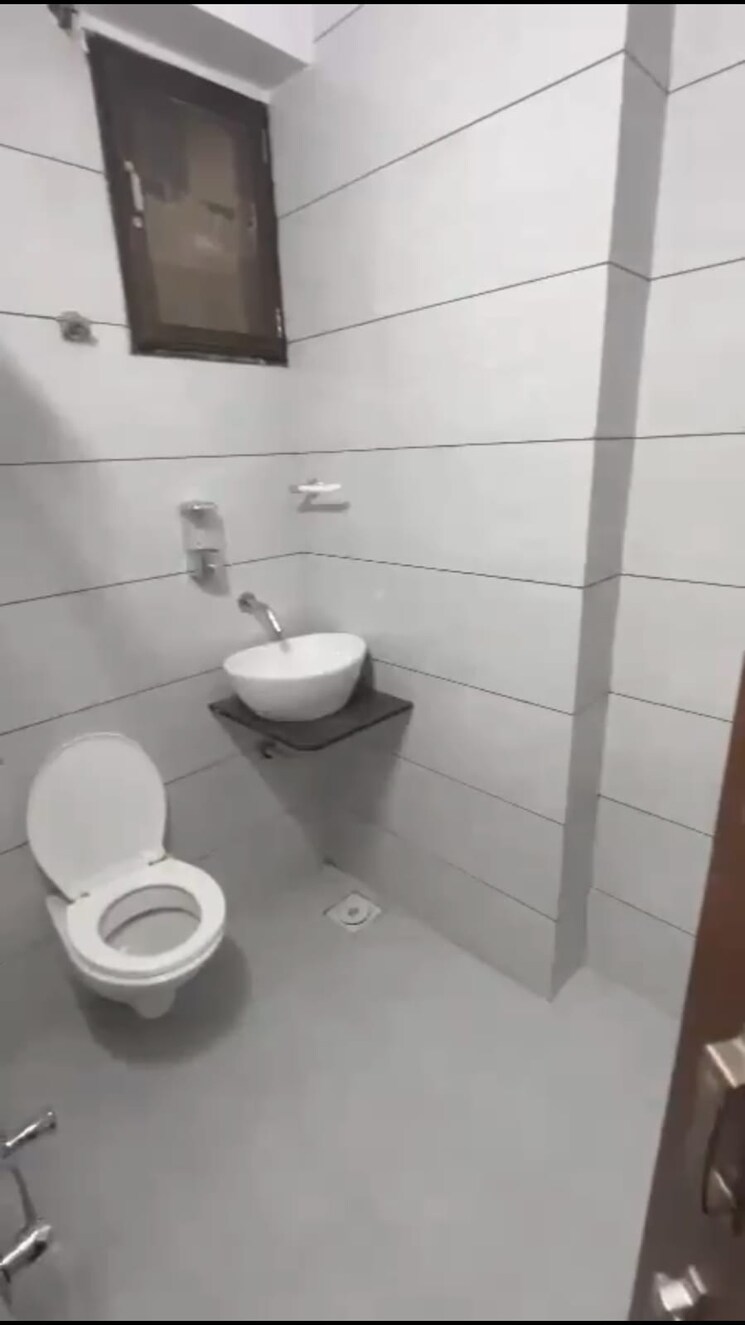Bathroom, vaishnodevi circle 3 Bedroom 1485 Sq.Ft. Apartment In Vaishnodevi Circle Ahmedabad 8659560