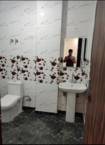 Bathroom in 1 BHK Builder Floor at Saket – for Rent