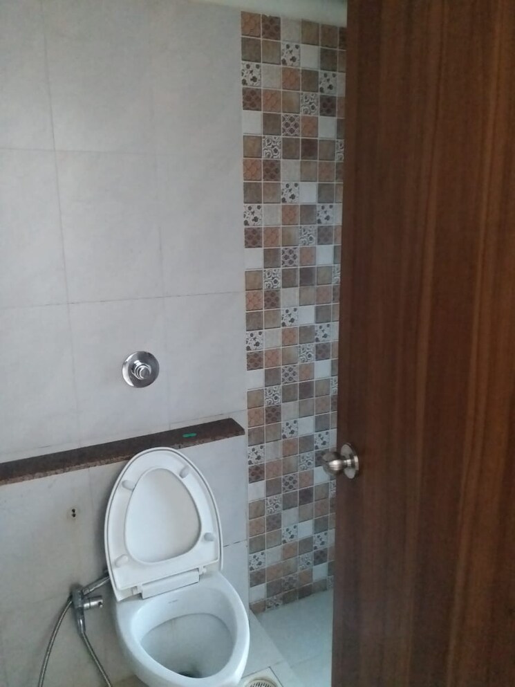Bathroom, mahavir-arham-brindavan 3 Bedroom 1300 Sq.Ft. Apartment In Chembur Mumbai 8659672