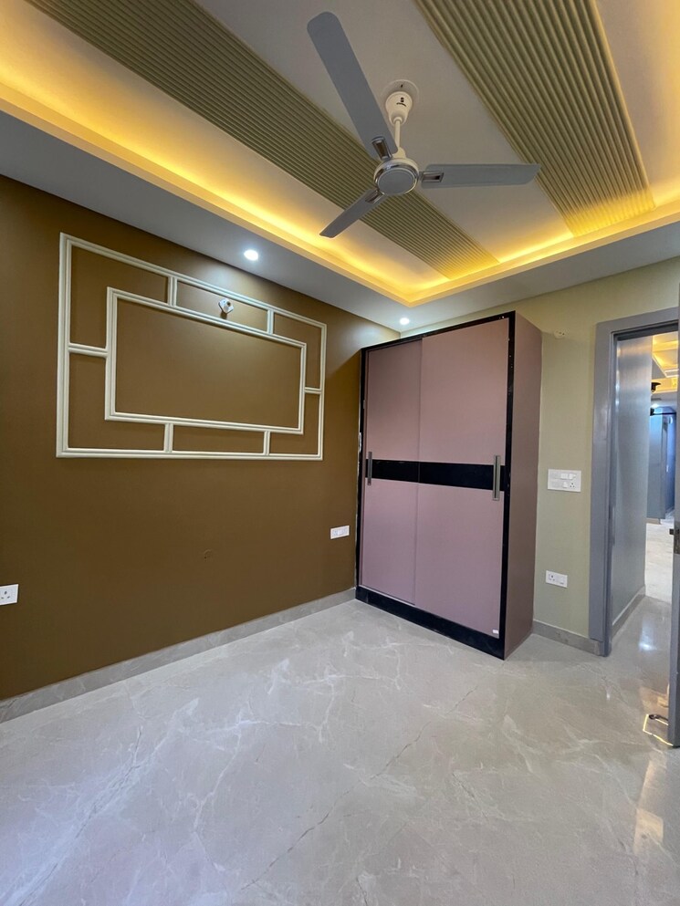 Room, dwarka mor 3 Bedroom 900 Sq.Ft. Builder Floor In Dwarka Mor Delhi 8659640