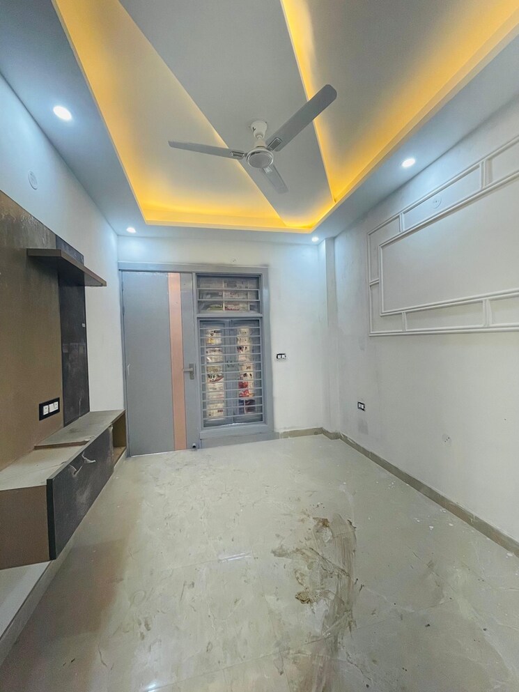 Room, dwarka mor 3 Bedroom 900 Sq.Ft. Builder Floor In Dwarka Mor Delhi 8659640