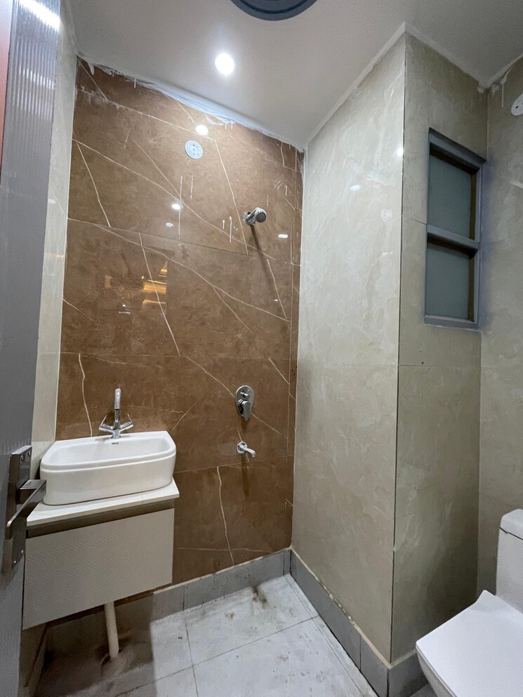 Bathroom, dwarka mor 3 Bedroom 900 Sq.Ft. Builder Floor In Dwarka Mor Delhi 8659640