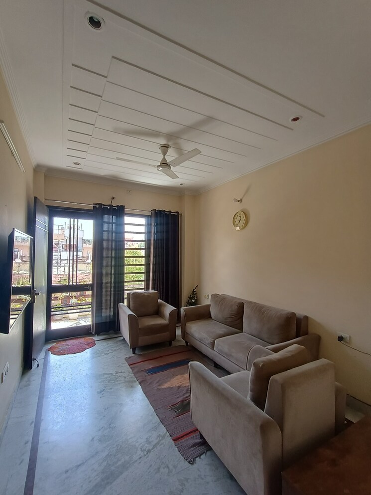 Living Room, sector 9 3 Bedroom 250 Sq.Yd. Builder Floor In Sector 9 Gurgaon 8659729