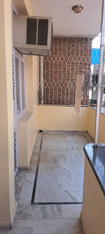 Bathroom in 2.5 BHK Builder Floor at The Grand, Sector 52 – for Rent