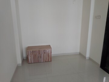 Room in 2.5 BHK Apartment at Kohinoor Presidentia, Sopan Baug – for Rent