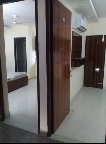 Room in Studio Apartment at Dlf City Phase 3 – for Rent