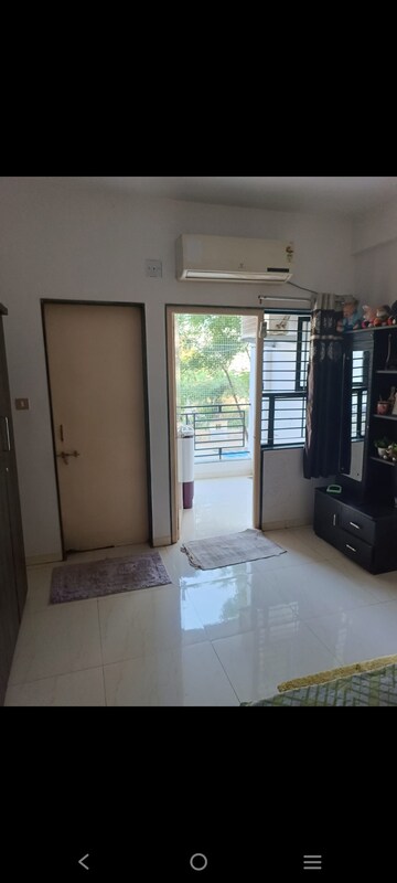 Room in 3 BHK Apartment at Sangath Nano, Motera – for Rent