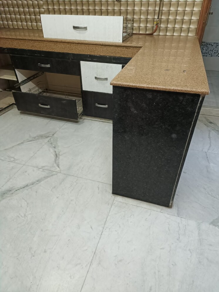 Kitchen, sector 14 6+ Bedroom 250 Sq.Yd. Independent House In Sector 14 Gurgaon 8660078