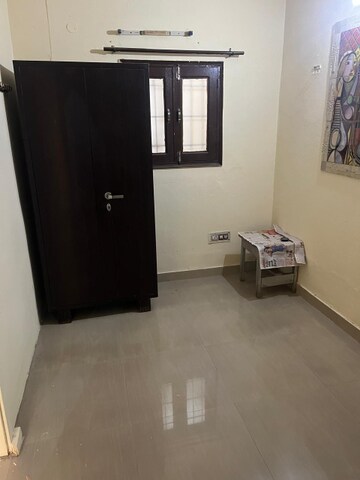Room in 2 BHK Builder Floor at Sector 40 – for Rent