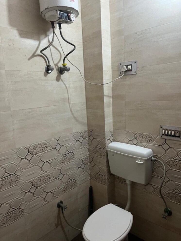 Bathroom, sector 40 2 Bedroom 110 Sq.Yd. Builder Floor In Sector 40 Gurgaon 8660094