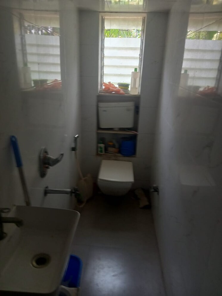 Bathroom, rohit-complex 2 Bedroom 900 Sq.Ft. Apartment In Andheri West Mumbai 8660105