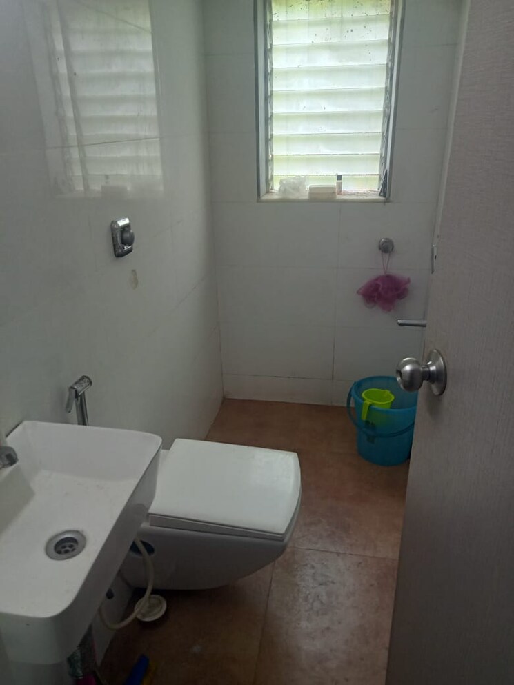 Bathroom, rohit-complex 2 Bedroom 900 Sq.Ft. Apartment In Andheri West Mumbai 8660105