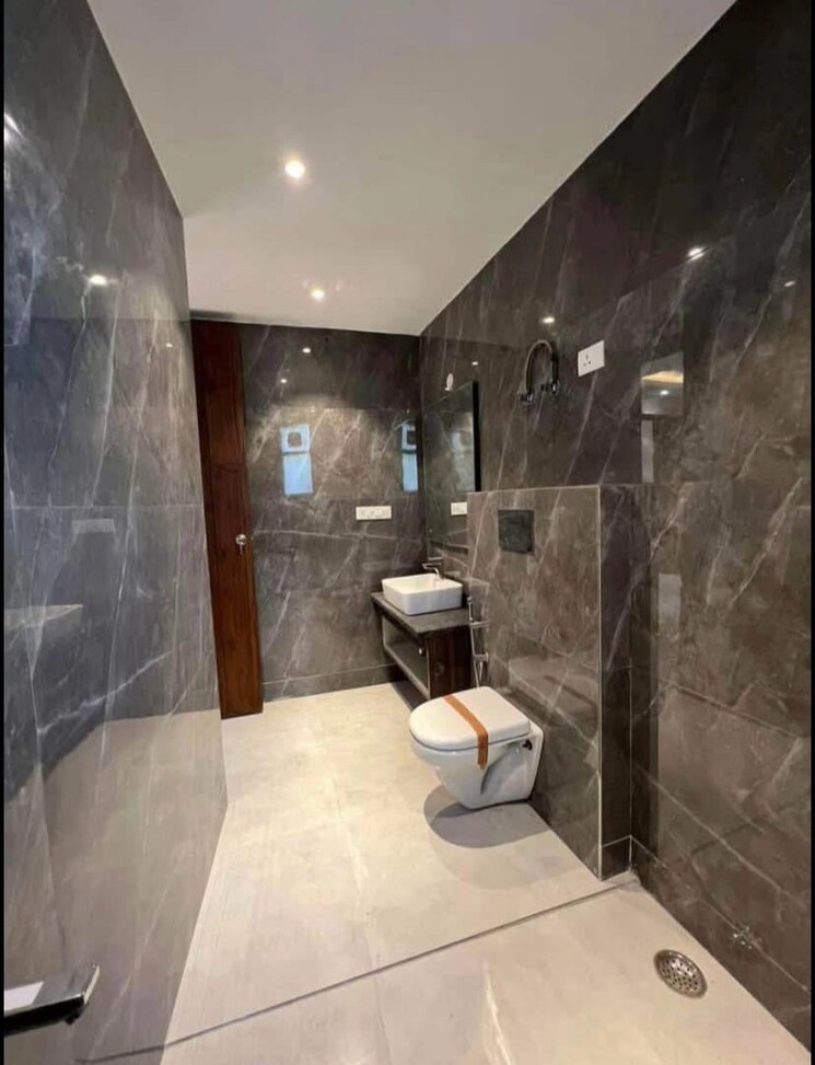 Bathroom, subhash nagar 2 Bedroom 100 Sq.Yd. Builder Floor In Subhash Nagar Delhi 8660192