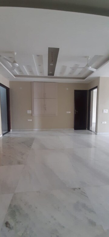 Room in 3 BHK Builder Floor at Sector 46 – for Rent