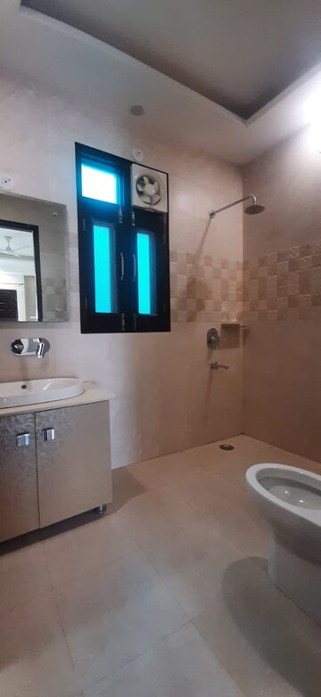 Furnished Amenities in 3 BHK Builder Floor at Sector 46 – for Rent