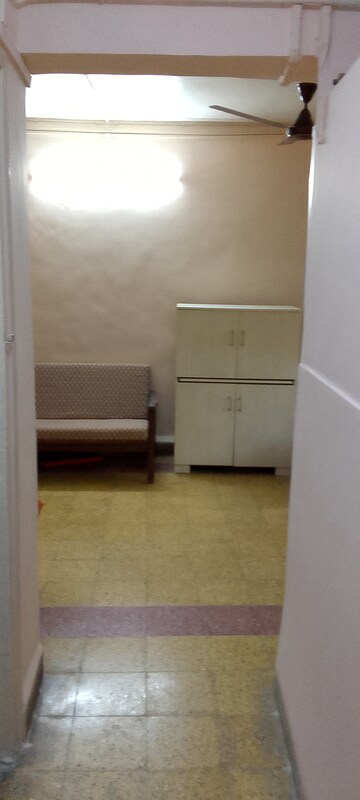 Furnished Amenities in 1.5 BHK Apartment at Eff Jumbo Darshan CHS, Andheri East – for Rent