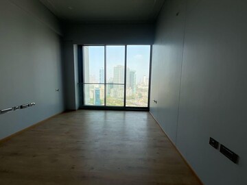 Room in 4 BHK Apartment at Rustomjee Crown, Prabhadevi – for Rent